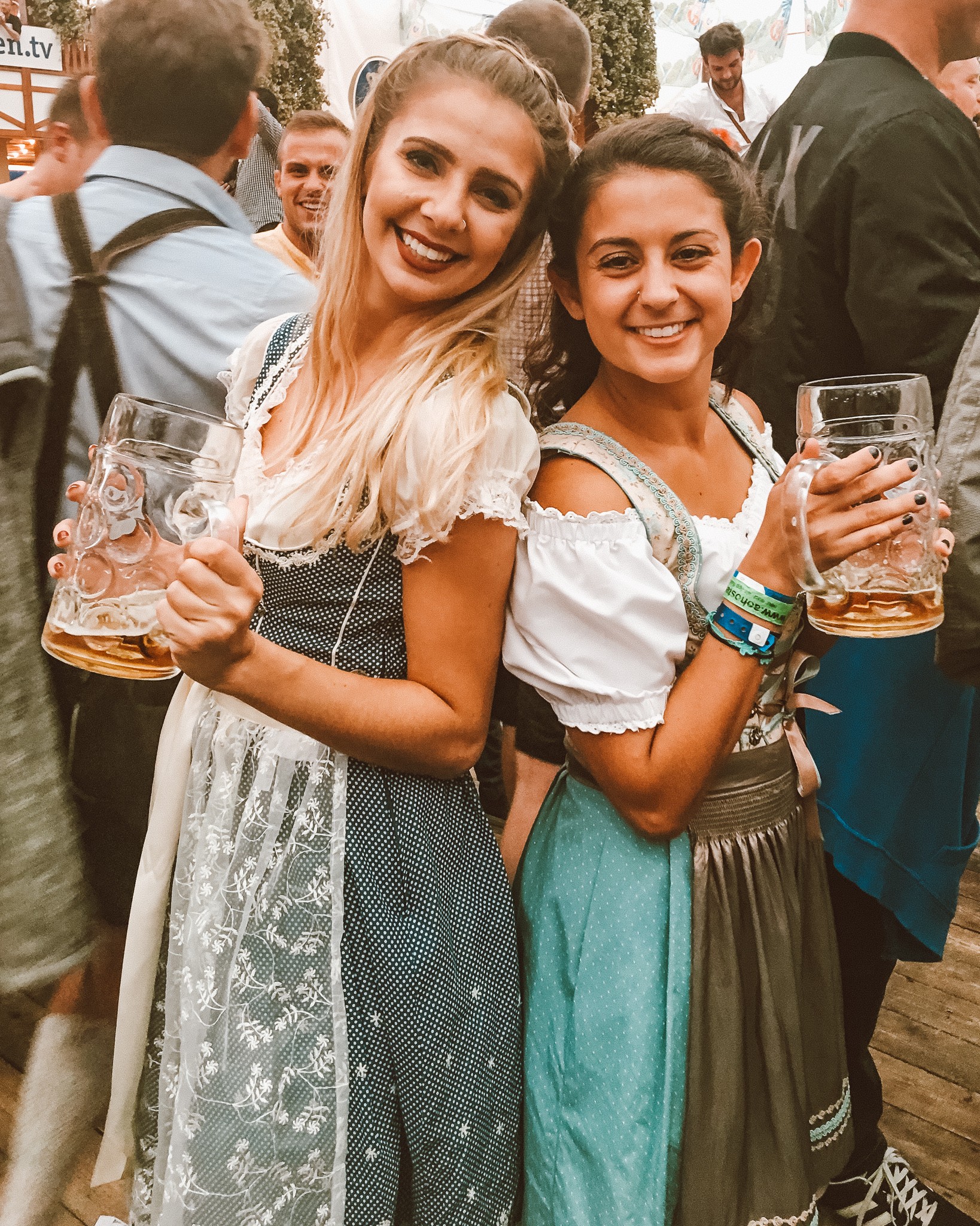 What to Wear to Oktoberfest |Oktoberfest Packing Guide - The Boho