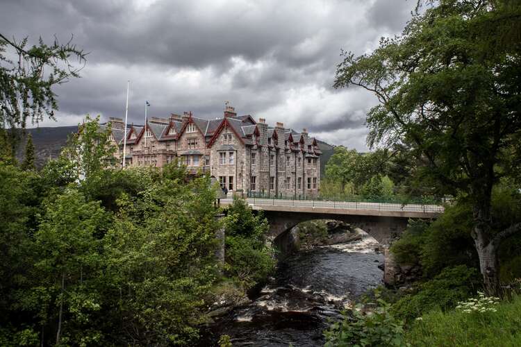 Scotland Travel Guide - the fife arms hotel is our top choice for a hotel in the highlands of scotland