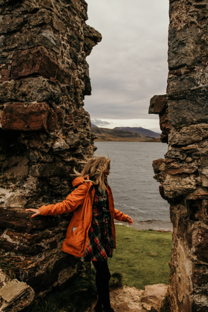 Explore the haunting beauty of Castle Ruins in Scotland, where history whispers through ancient stones and breathtaking landscapes. From the rugged cliffs of the Highlands to the serene shores of the lochs, these ruins tell tales of Scotland's turbulent past and noble heritage. #scotland #scotlandtravelguide